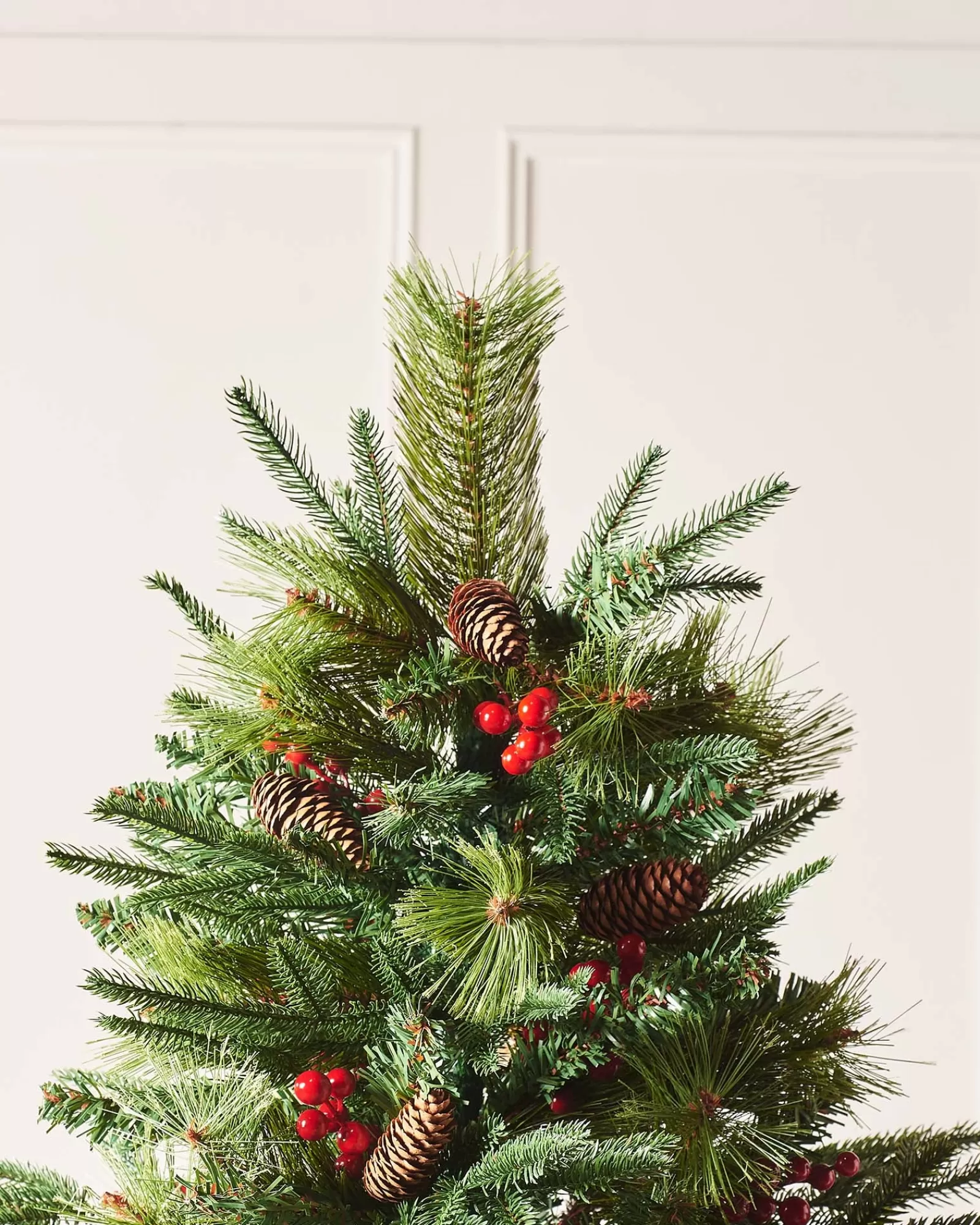 WeRChristmas Premium Christmas Trees | Unlit Christmas Trees^Decorated Mixed Tip Berries & Pinecones Christmas Tree, 6 Ft