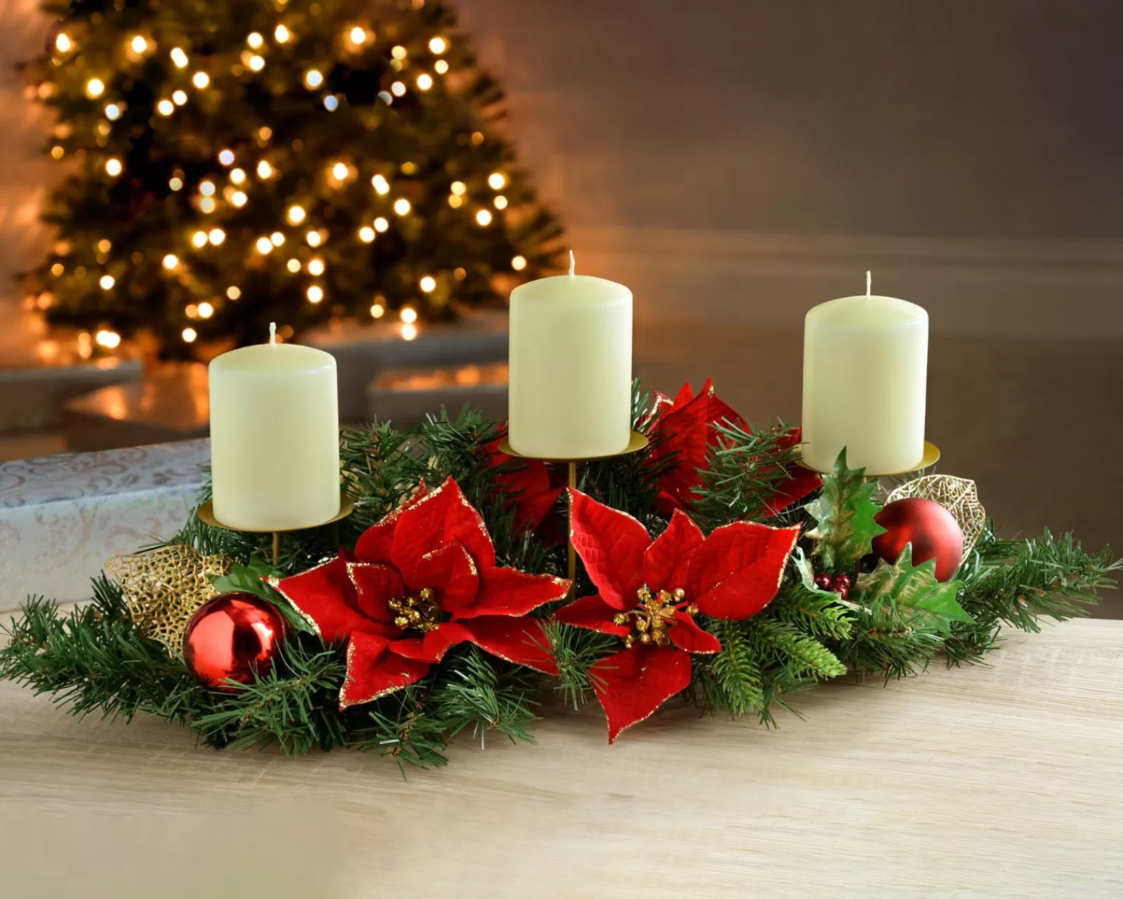 WeRChristmas Candle Holder Garlands | Decorated Garlands^Decorated Table Centre Piece Candle Holder - Red/Gold, 3 Pillar