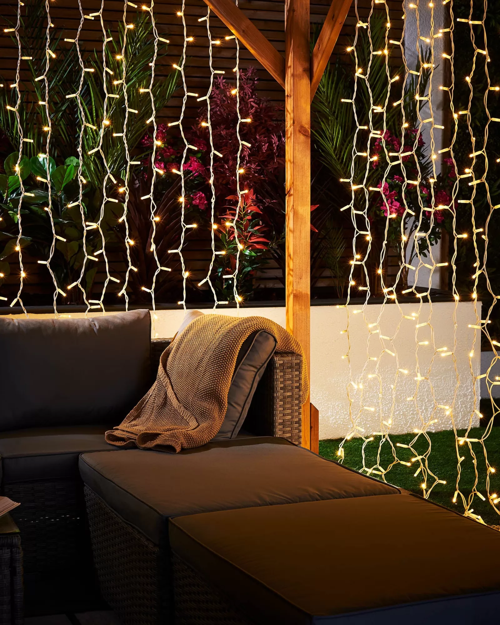WeRChristmas Link Pro | Curtain & Net Lights^LINK PRO LED Curtain Lights, White Cable, 2.5 M Drop, Warm White