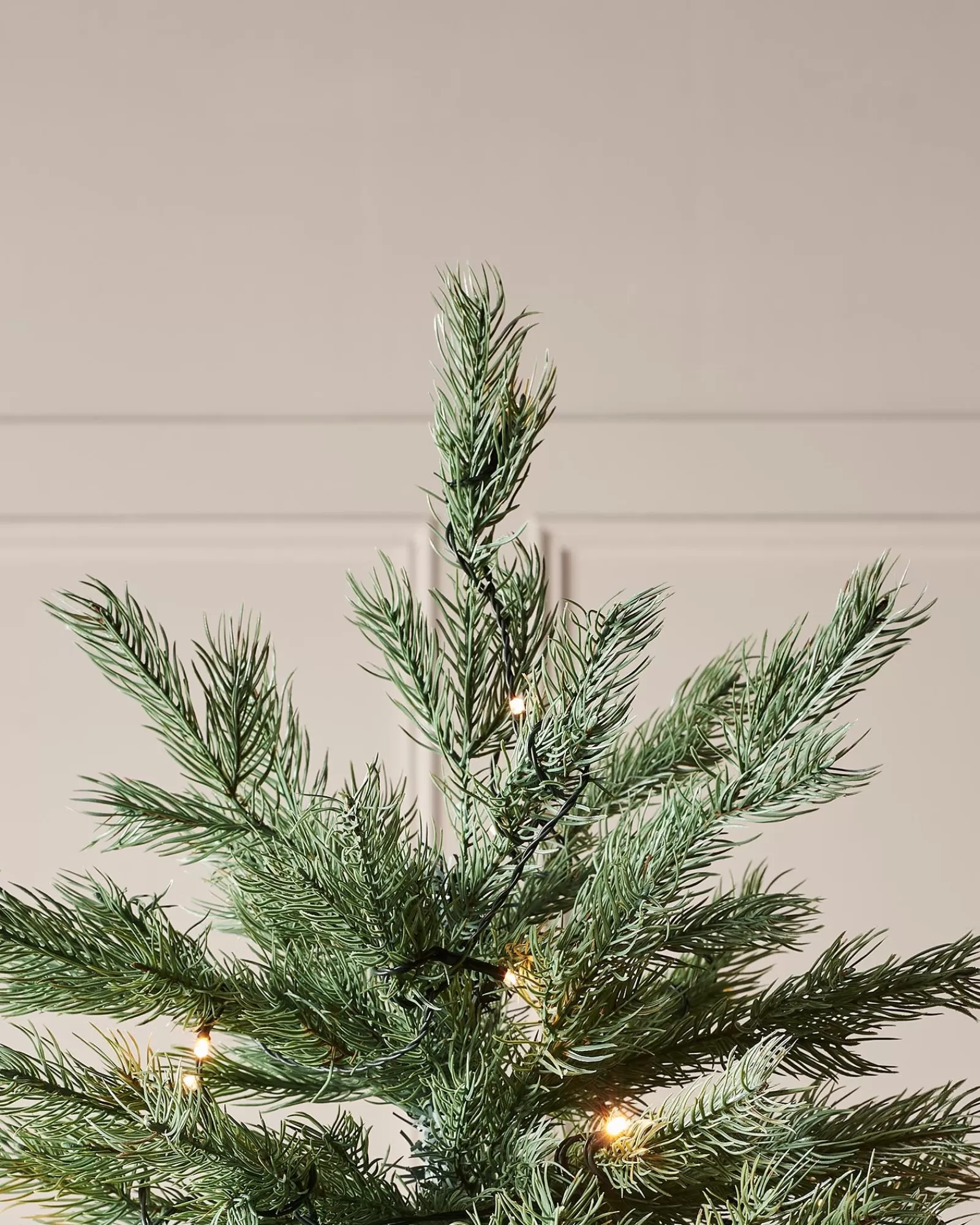 WeRChristmas Premium Christmas Trees | Pre Lit Christmas Trees^Pre-Lit Colorado Blue Spruce Christmas Tree, 7 Ft