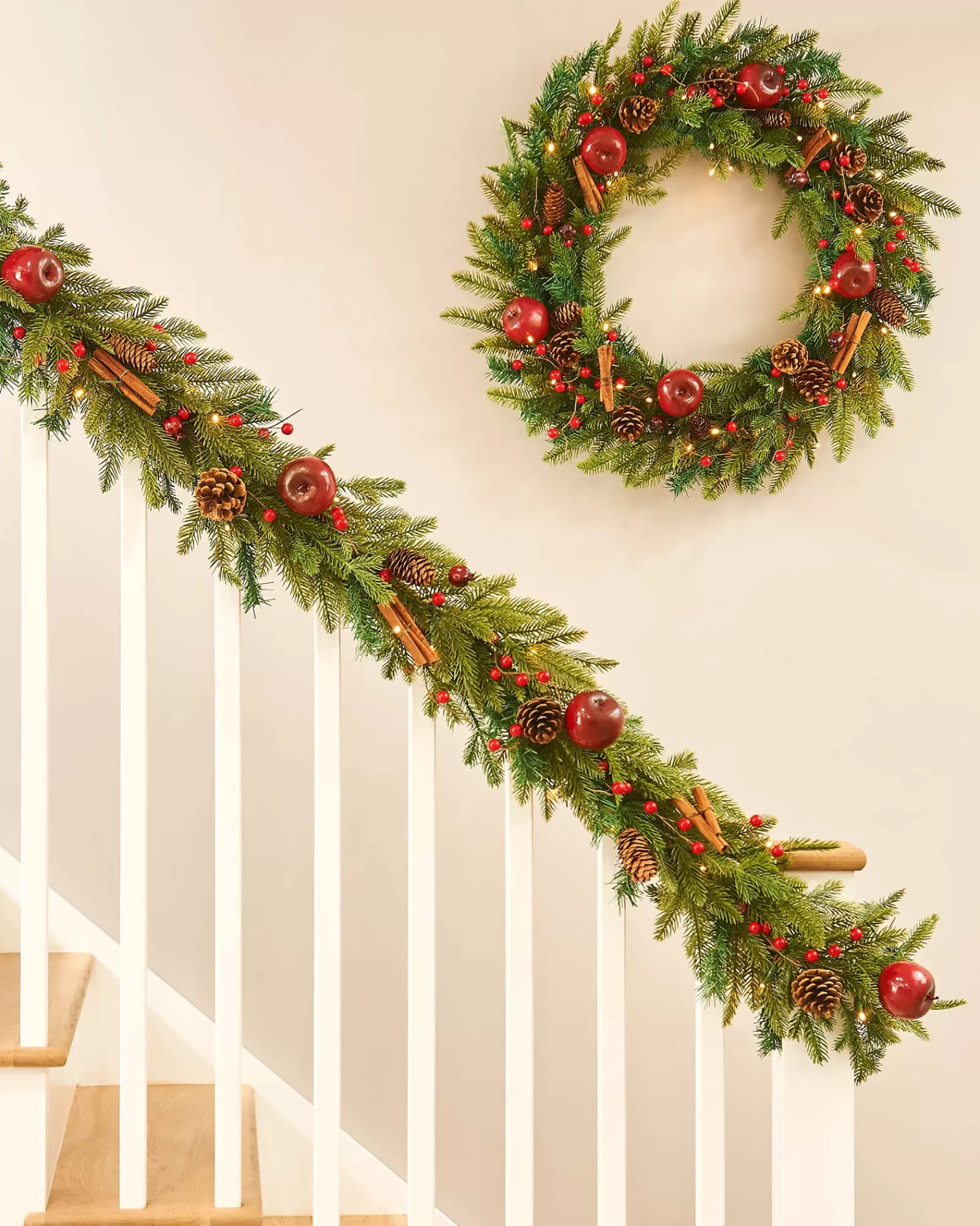 WeRChristmas Decorated Garlands | Pre Lit Garlands^Pre-Lit Decorated Garland, Apples & Cinnamon Sticks, 9 Ft