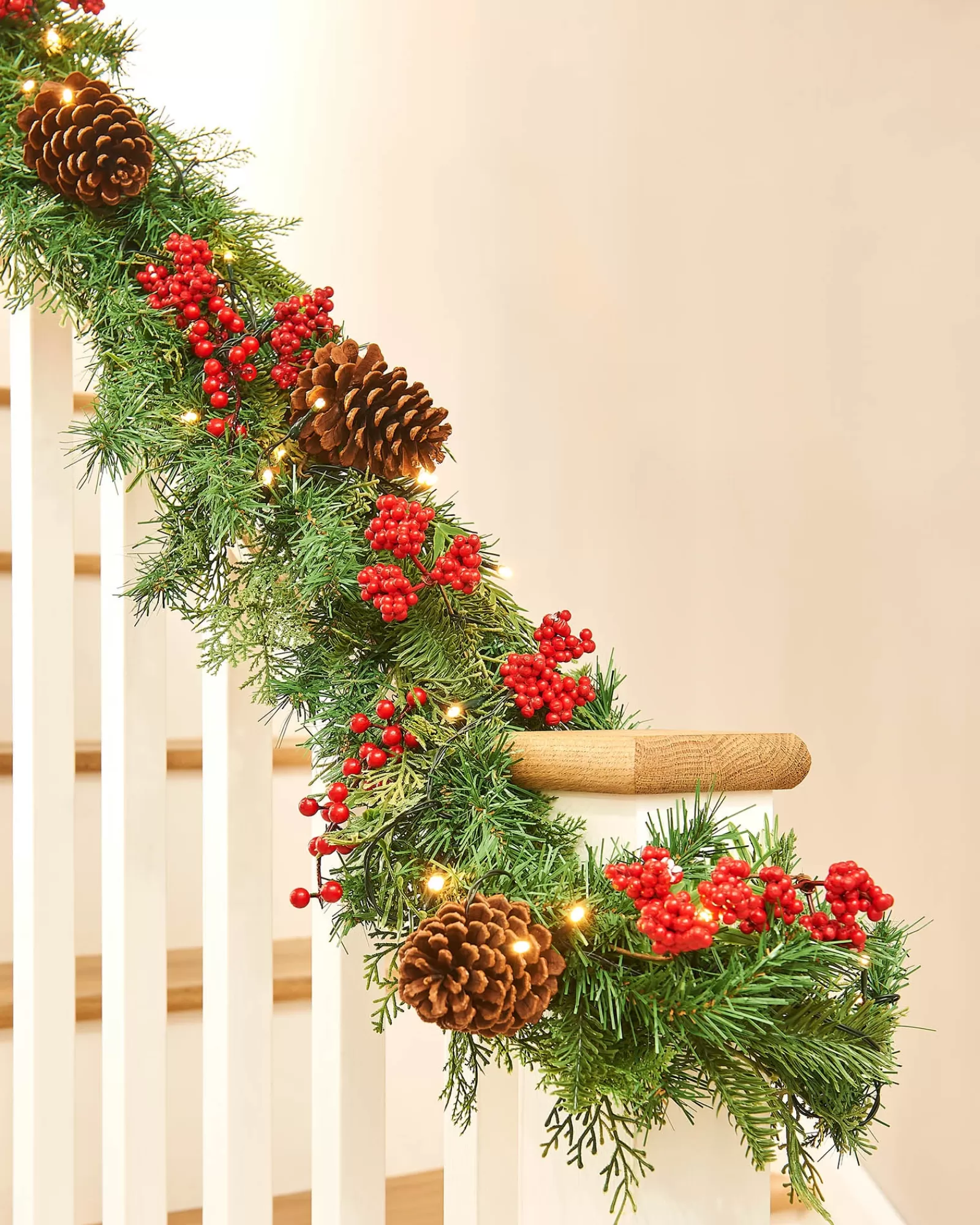 WeRChristmas Decorated Garlands | Pre Lit Garlands^Pre-Lit Decorated Garland, Pinecones & Berries, 9 Ft
