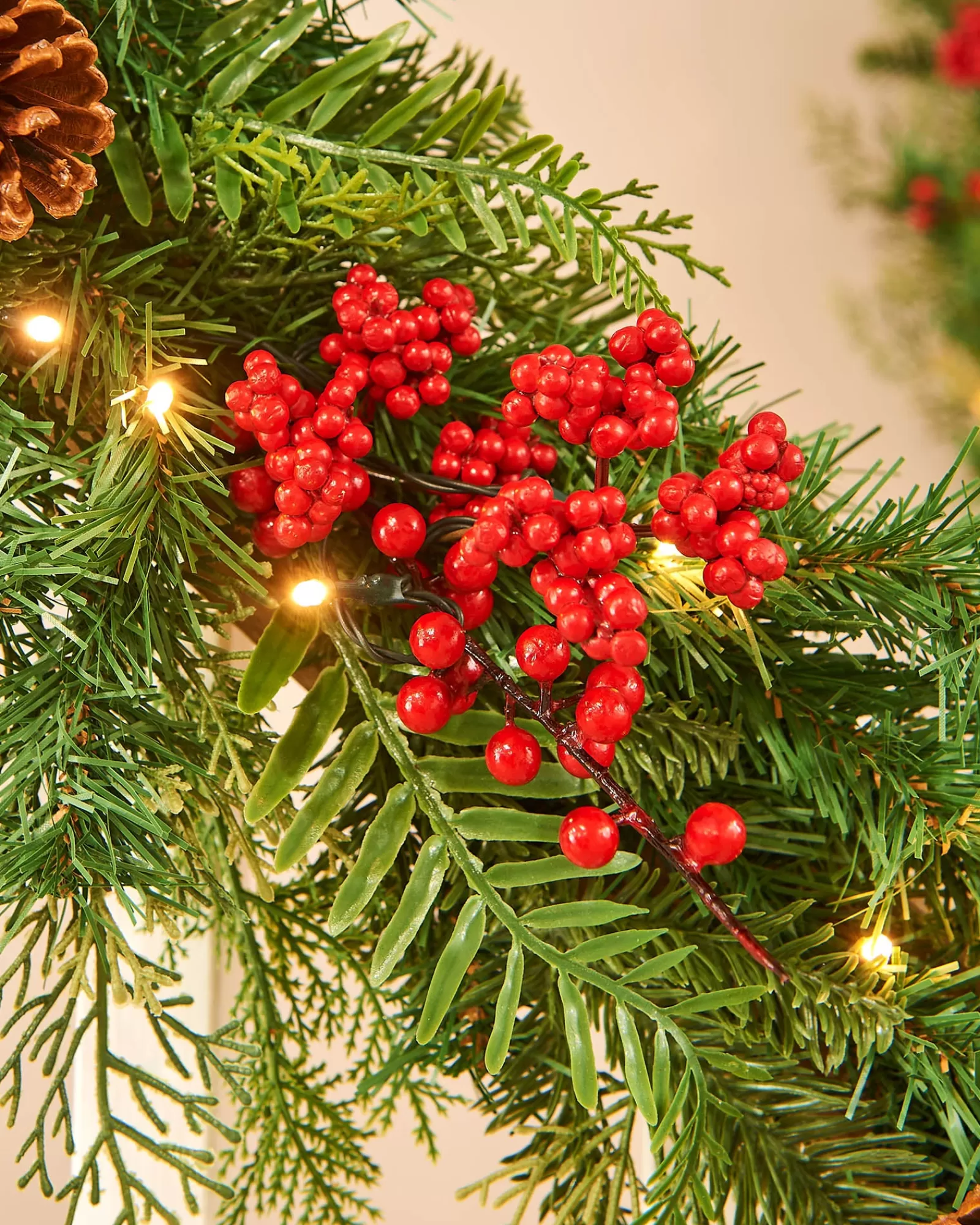 WeRChristmas Decorated Garlands | Pre Lit Garlands^Pre-Lit Decorated Garland, Pinecones & Berries, 9 Ft