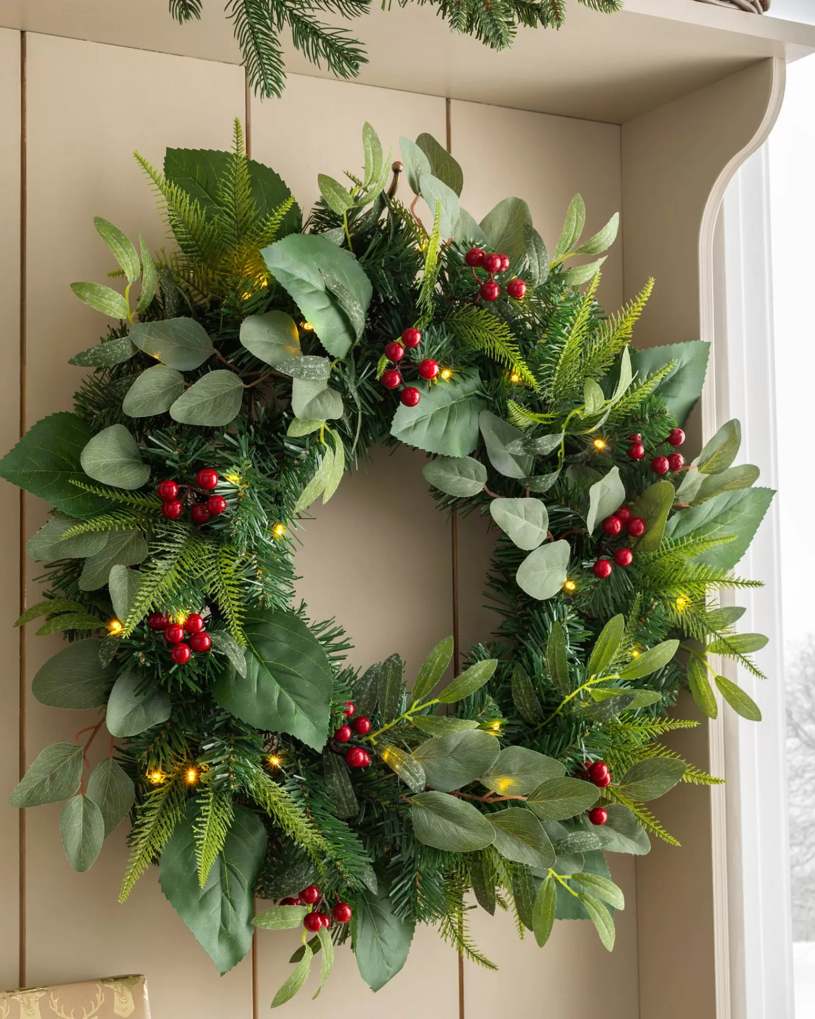 WeRChristmas Decorated Wreaths | Pre Lit Wreaths^Pre-Lit Decorated Wreath, Berries & Eucalyptuses, 60 Cm