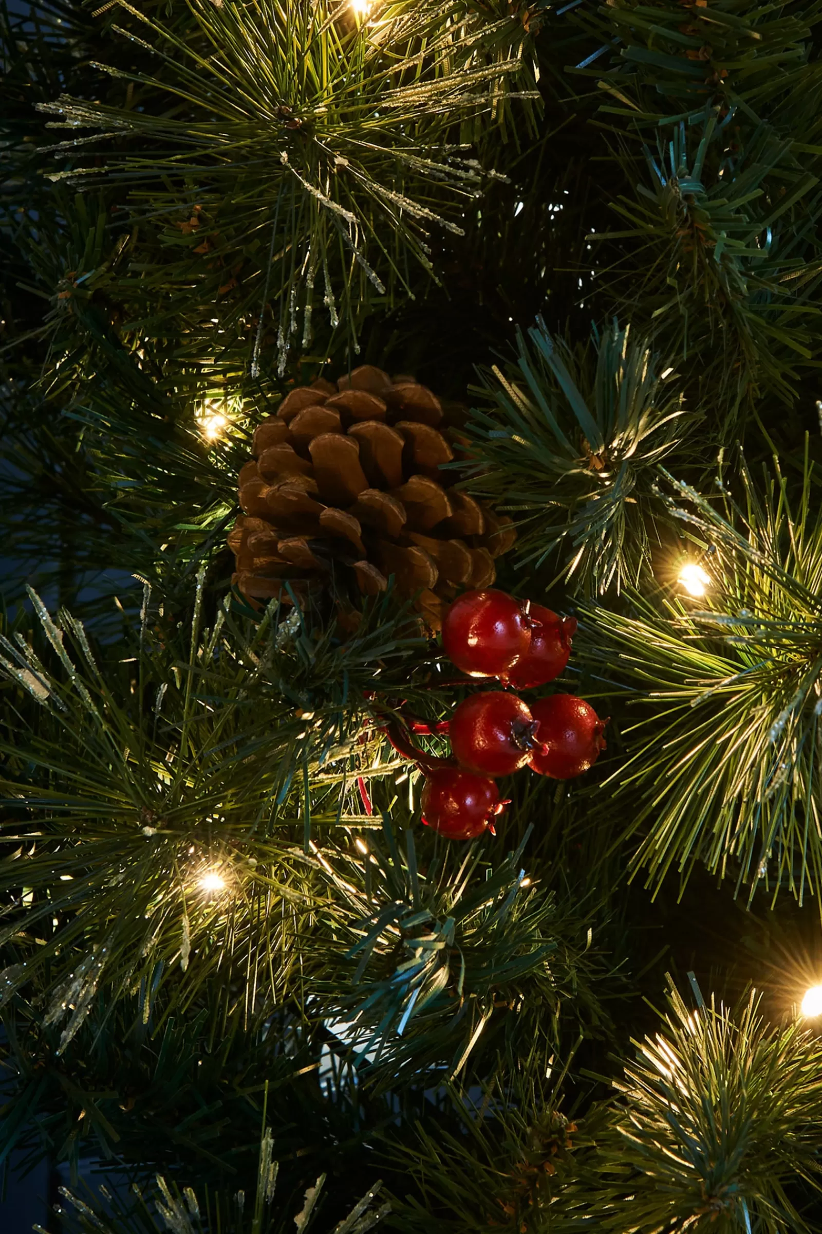 WeRChristmas Tree Silhouettes | Decorated Wreaths^Pre-Lit Decorative Christmas Trees, Wreath & Garland Bundle