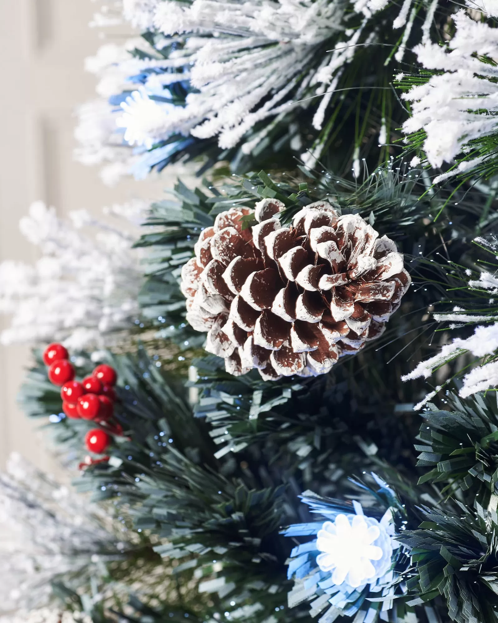WeRChristmas Fibre Optic Christmas Trees | Snow Flocked Christmas Trees^Pre-Lit Fibre Optic Frosted Christmas Tree With Tree Topper, 7 Ft