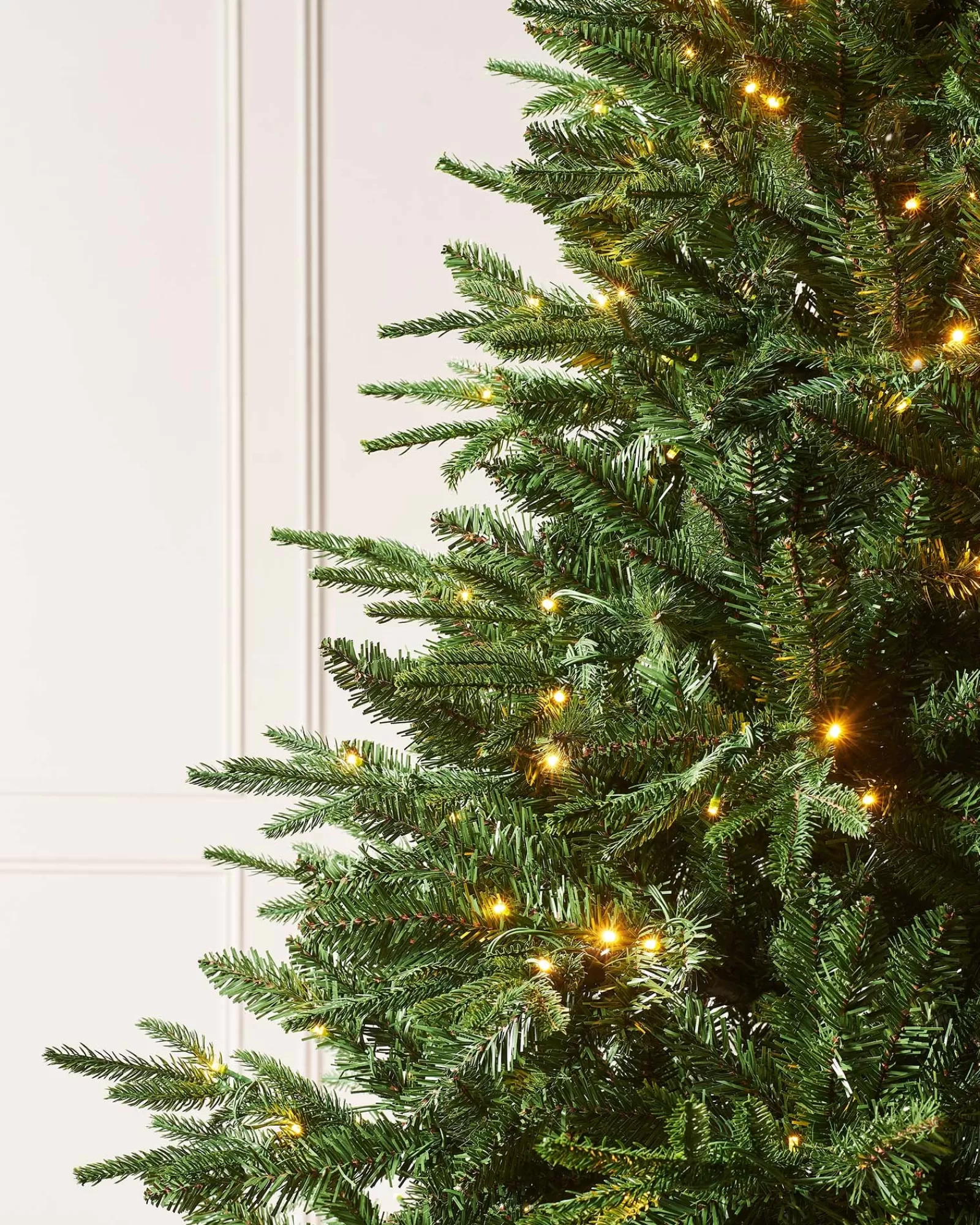 WeRChristmas Premium Christmas Trees | Pre Lit Christmas Trees^Pre-lit Grand Alaskan Fir Christmas Tree, Dual Warm White, 6 Ft