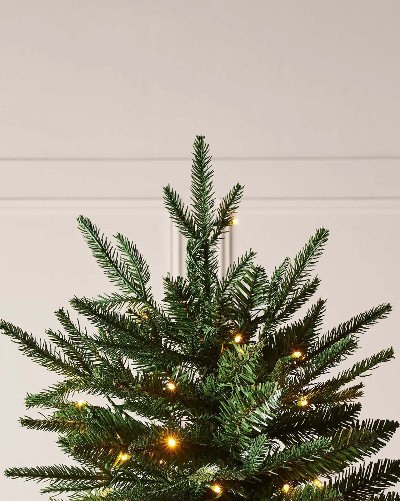 WeRChristmas Premium Christmas Trees | Pre Lit Christmas Trees^Pre-lit Grand Alaskan Fir Christmas Tree, Dual Warm White, 6 Ft