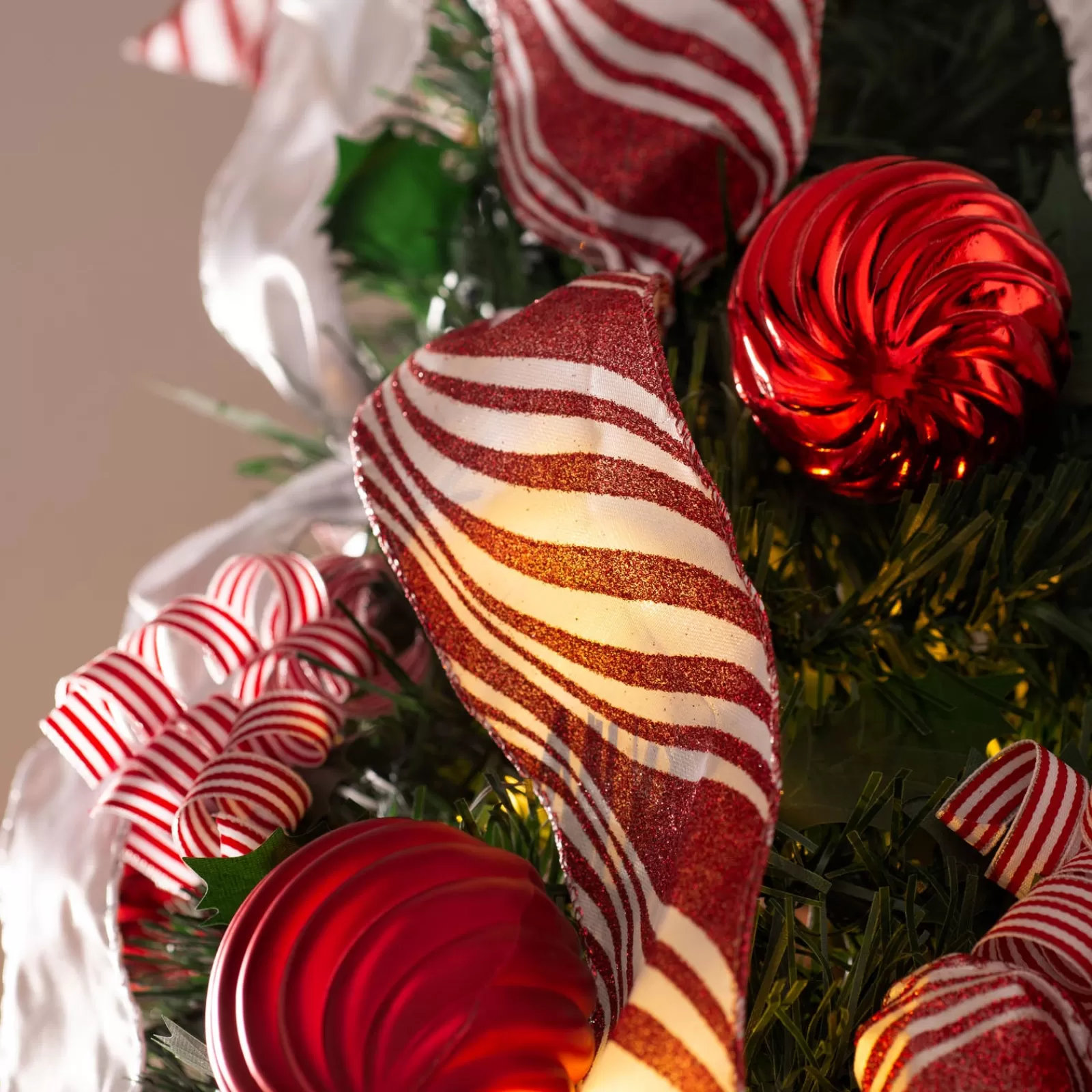 WeRChristmas Budget Christmas Trees | Pre Lit Christmas Trees^Pre-Lit Pop-Up Decorated Christmas Tree, Red/White, 6 Ft
