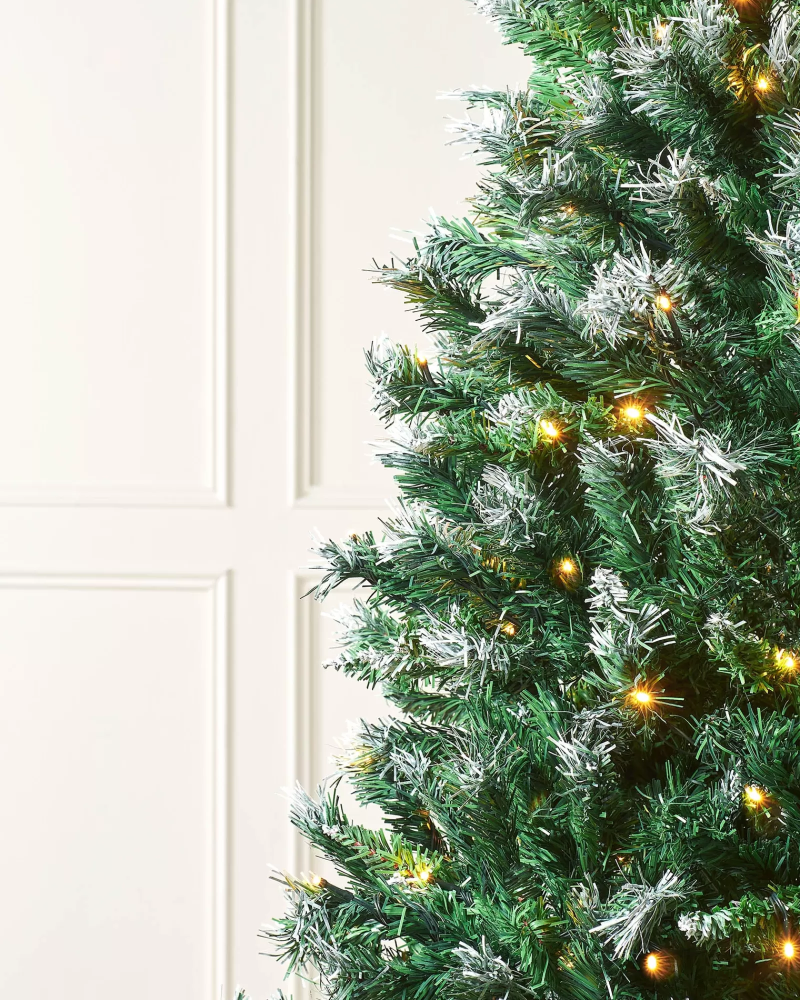 WeRChristmas Budget Christmas Trees | Snow Flocked Christmas Trees^Pre-Lit Snow Flocked Mixed Pine Christmas Tree, 6 Ft