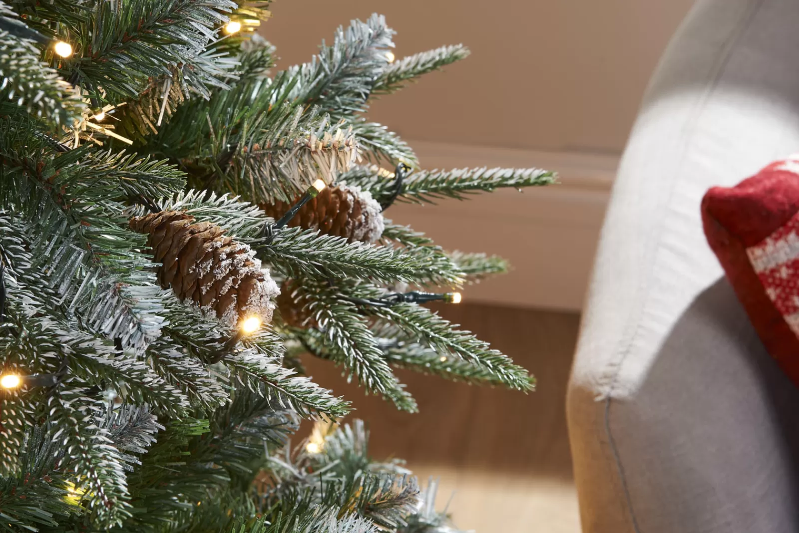 WeRChristmas Snow Flocked Christmas Trees | Pre Lit Christmas Trees^Pre-Lit Snow Flocked Norwegian Spruce Christmas Tree, 7 Ft