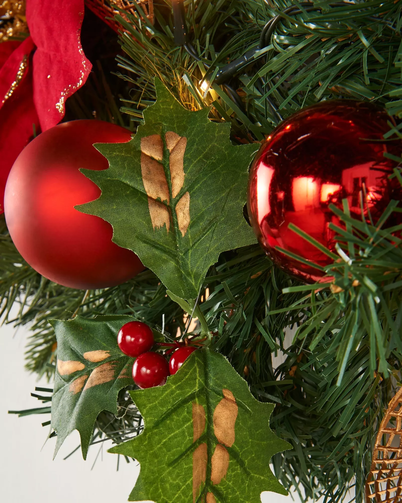 WeRChristmas Decorated Wreaths | Pre Lit Wreaths^Pre-Lit Warm White Decorated Wreath, Red/Gold, 60 Cm