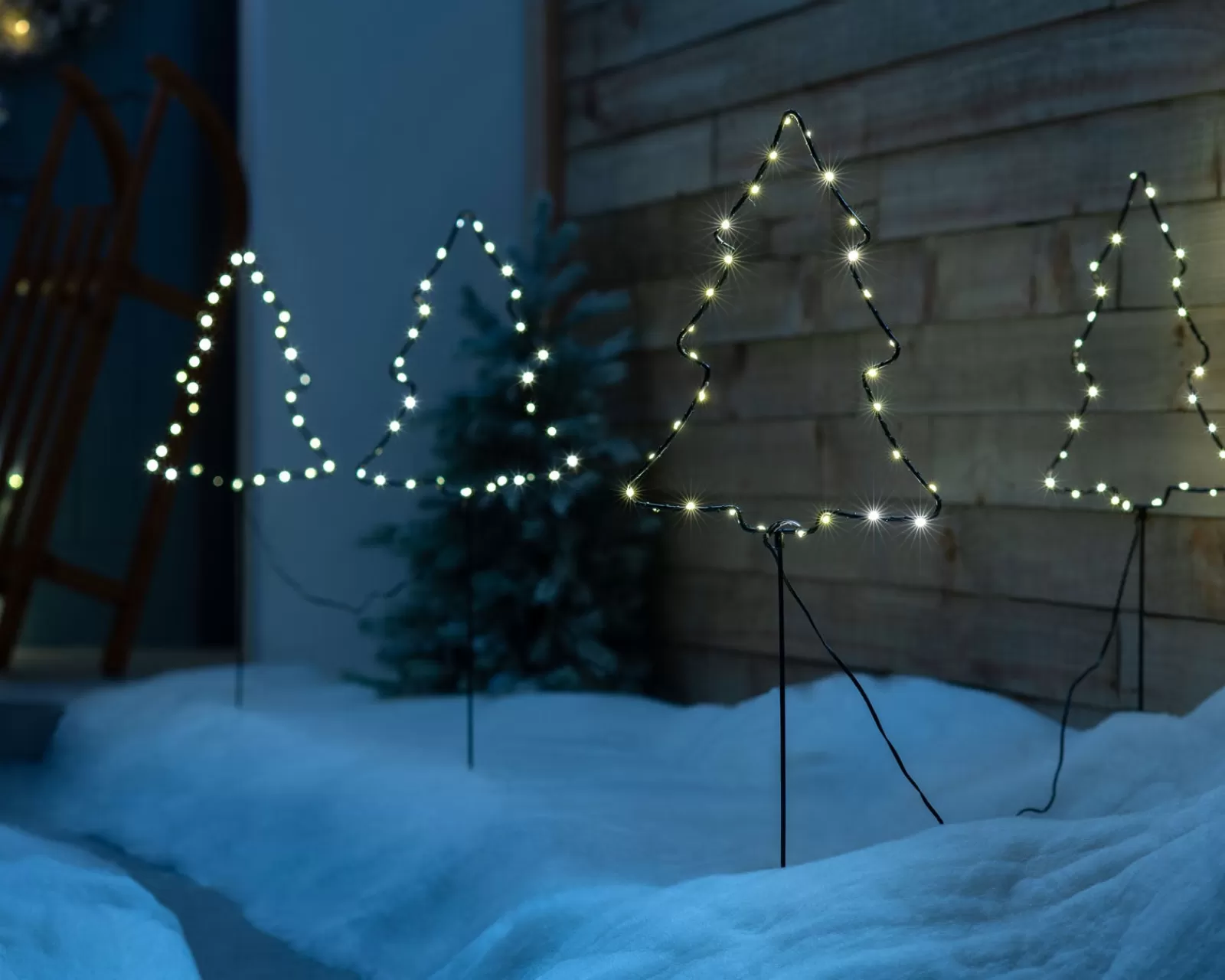 WeRChristmas Pathway Lights^Set Of 4 Christmas Tree Pathway Stake Lights, 70 Cm