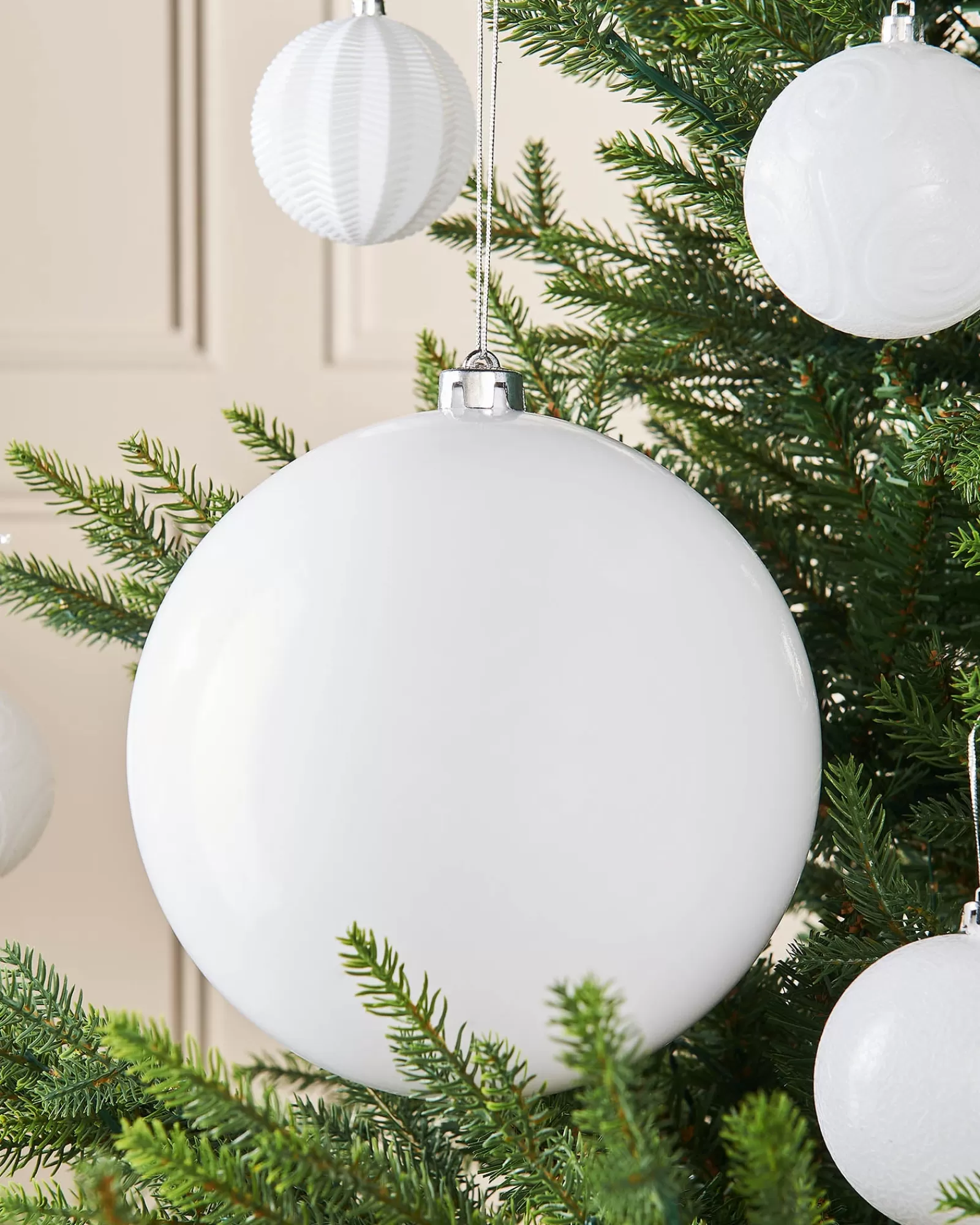 white_large_gloss_shatterproof_bauble_20_cm_3-1.webp WeRChristmas Oversized Baubles | Shatterproof Baubles^White Large Gloss Shatterproof Bauble, 20 Cm